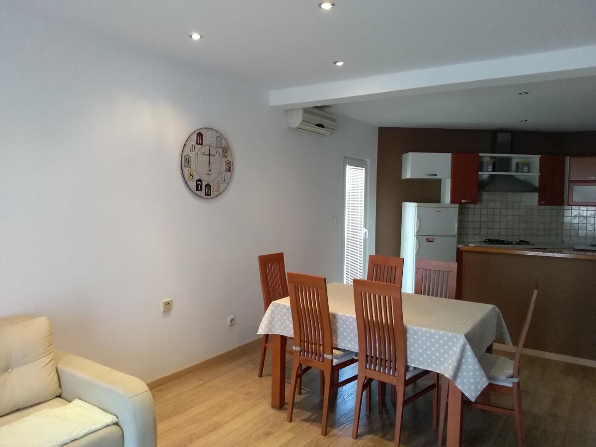 Apartments Davor 비오그라드나모루 외부 사진